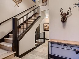 Luxury Ski in, Ski out 3 Bedroom Townhome at the Snowflake Lift - Sadd