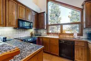 Ski In, Ski Out 3 Bedroom Townhome at Snowflake Lift - Private Hot Tub