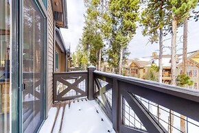 Ski In, Ski Out 3 Bedroom Townhome at Snowflake Lift - Private Hot Tub