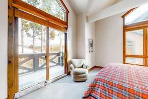 Ski In, Ski Out 3 Bedroom Townhome at Snowflake Lift - Private Hot Tub