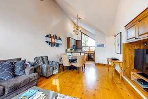 Ski In, Ski Out 3 Bedroom Townhome at Snowflake Lift - Private Hot Tub
