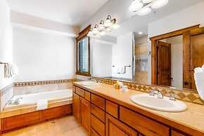 Ski In, Ski Out 3 Bedroom Townhome at Snowflake Lift - Private Hot Tub