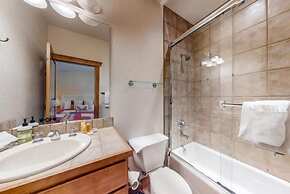 Ski In, Ski Out 3 Bedroom Townhome at Snowflake Lift - Private Hot Tub