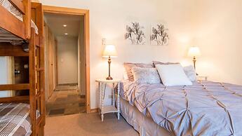 Comfortable 3-bedroom Ski In/out Condo at Peak 9 - Village at Breckenr