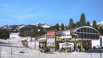 Comfortable 3-bedroom Ski In/out Condo at Peak 9 - Village at Breckenr