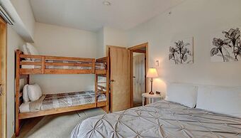 Comfortable 3-bedroom Ski In/out Condo at Peak 9 - Village at Breckenr
