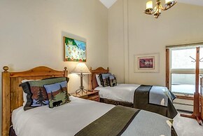 Ski In, Ski Out 1 Bedroom Condo at the Eagle Bahn Gondola