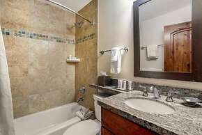 Ski In, Ski Out 1 Bedroom Condo at the Eagle Bahn Gondola