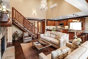 Ski In, Ski Out 3 Bedroom Condo at the Eagle Bahn Gondola With Slopesi