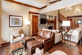 Ski In, Ski Out 3 Bedroom Condo at the Eagle Bahn Gondola With Slopesi