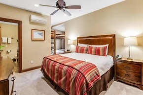 Ski In, Ski Out 3 Bedroom Condo at the Eagle Bahn Gondola With Slopesi