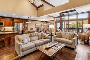 Ski In, Ski Out 3 Bedroom Condo at the Eagle Bahn Gondola With Slopesi