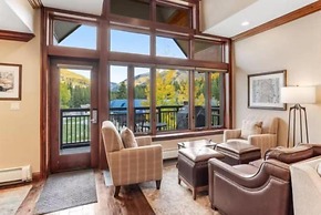 Ski In, Ski Out 3 Bedroom Condo at the Eagle Bahn Gondola With Slopesi