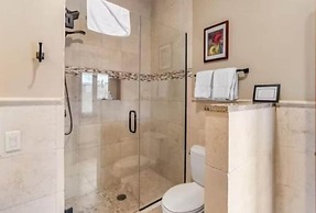 Ski In, Ski Out 3 Bedroom Condo at the Eagle Bahn Gondola With Slopesi