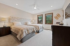 Beaver Creek Village Ski In, Ski Out 2 Bedroom Residence With Pool