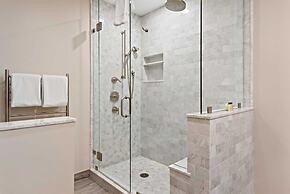 Beaver Creek Village Ski In, Ski Out 2 Bedroom Residence With Pool