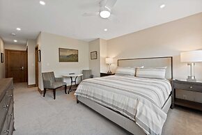 Beaver Creek Village Ski In, Ski Out 2 Bedroom Residence With Pool