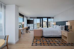 Denizen Hotel