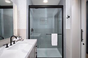 Denizen Hotel