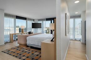 Denizen Hotel