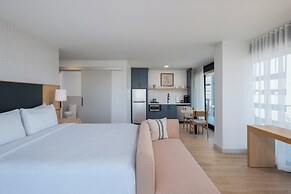 Denizen Hotel