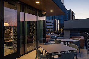 Denizen Hotel