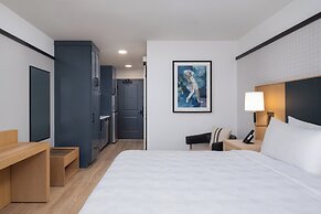 Denizen Hotel
