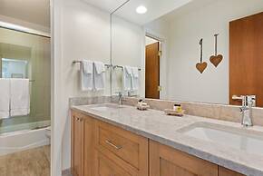 Beaver Creek Village 2 Bedroom Residence With Ski In/out Access and Po
