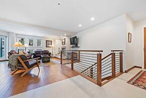 Beaver Creek Village 2 Bedroom Residence With Ski In/out Access and Po