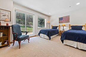 Beaver Creek Village 2 Bedroom Residence With Ski In/out Access and Po