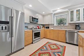 Beaver Creek Village 2 Bedroom Residence With Ski In/out Access and Po