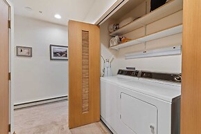 Beaver Creek Village 2 Bedroom Residence With Ski In/out Access and Po