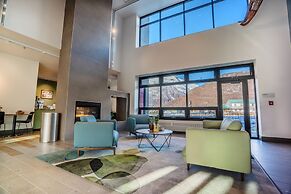 Chugach Naswik Suites