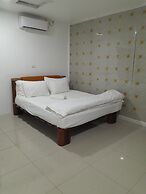 White Diamond Apartment