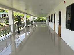 White Diamond Apartment