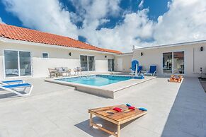 Breathtaking Prvt 4BR Pool Villa 5 Min to Beach