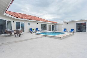 Breathtaking Prvt 4BR Pool Villa 5 Min to Beach