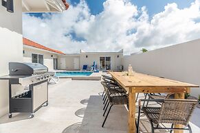 Breathtaking Prvt 4BR Pool Villa 5 Min to Beach