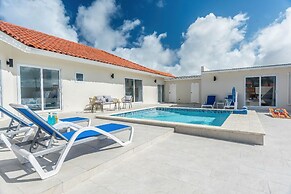 Breathtaking Prvt 4BR Pool Villa 5 Min to Beach