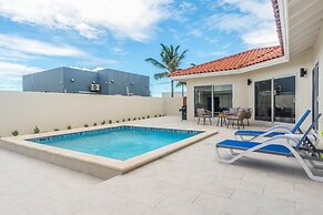 Breathtaking Prvt 4BR Pool Villa 5 Min to Beach