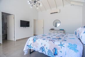 Breathtaking Prvt 4BR Pool Villa 5 Min to Beach