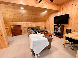 A1 Luxury Bretton Woods Ski-in Ski-out Townhome Next to Beginner ski A