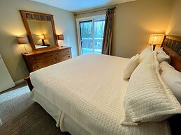 A1 Luxury Bretton Woods Ski-in Ski-out Townhome Next to Beginner ski A