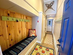 A1 Luxury Bretton Woods Ski-in Ski-out Townhome Next to Beginner ski A