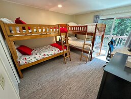 A1 Luxury Bretton Woods Ski-in Ski-out Townhome Next to Beginner ski A