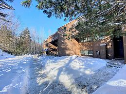 A1 Luxury Bretton Woods Ski-in Ski-out Townhome Next to Beginner ski A