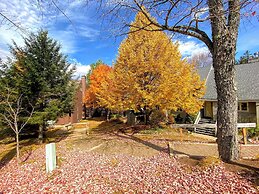 A1 Luxury Bretton Woods Ski-in Ski-out Townhome Next to Beginner ski A