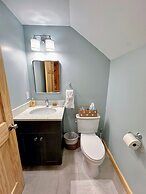 A1 Luxury Bretton Woods Ski-in Ski-out Townhome Next to Beginner ski A