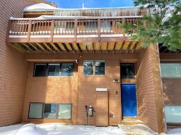 A1 Luxury Bretton Woods Ski-in Ski-out Townhome Next to Beginner ski A