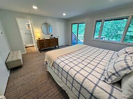 A1 Luxury Bretton Woods Ski-in Ski-out Townhome Next to Beginner ski A